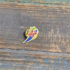 2012 Torch Retro Olympic Games Gold Tone Enamel Pin Badge